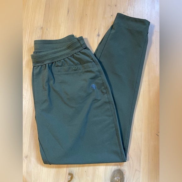 Mountain Hardwear Pants - 𝐌𝐨𝐮𝐧𝐭𝐚𝐢𝐧 𝐇𝐚𝐫𝐝 𝐖𝐞𝐚𝐫- Lightweight Hiking Pants